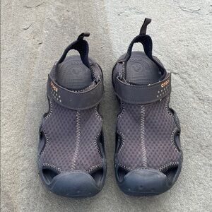 CROCS Men’s 8 Dark Brown Sandals